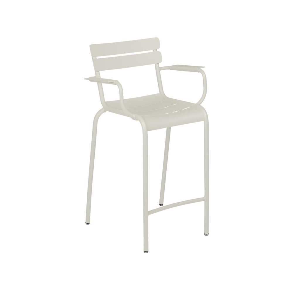 Fermob Luxembourg barstol med armstöd clay grey | Skandinavisk Design | Trädgårdsstolar | Grå