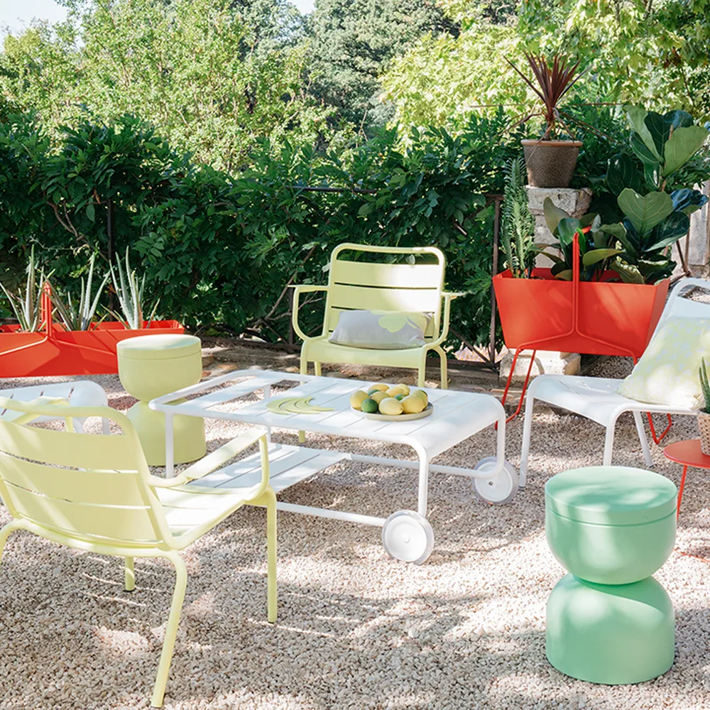 Luxembourg bord lågt, cotton white, med hjul Fermob