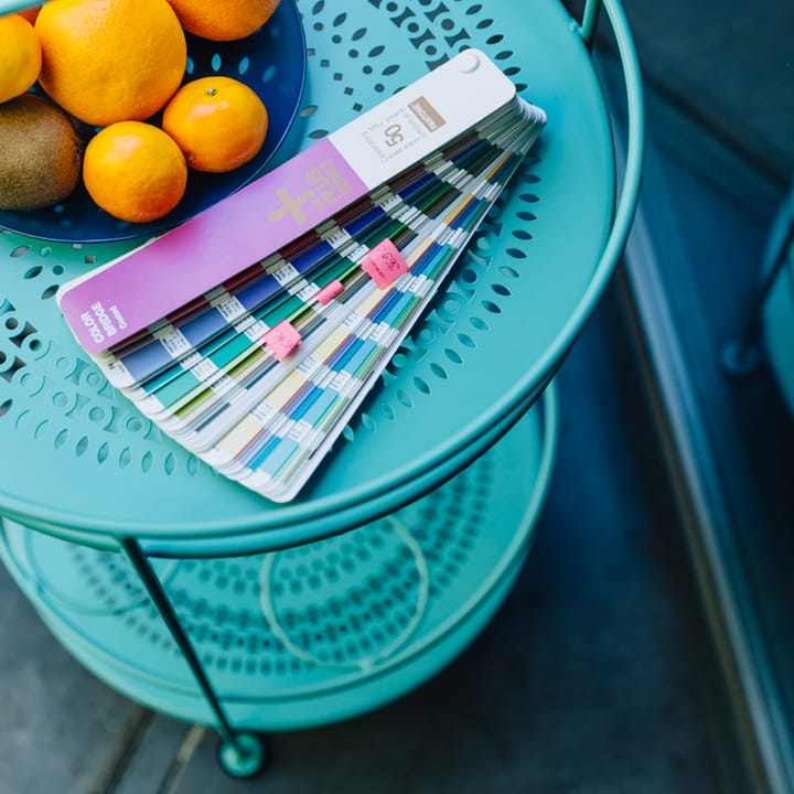 Montmartre sidobord, clay grey Fermob