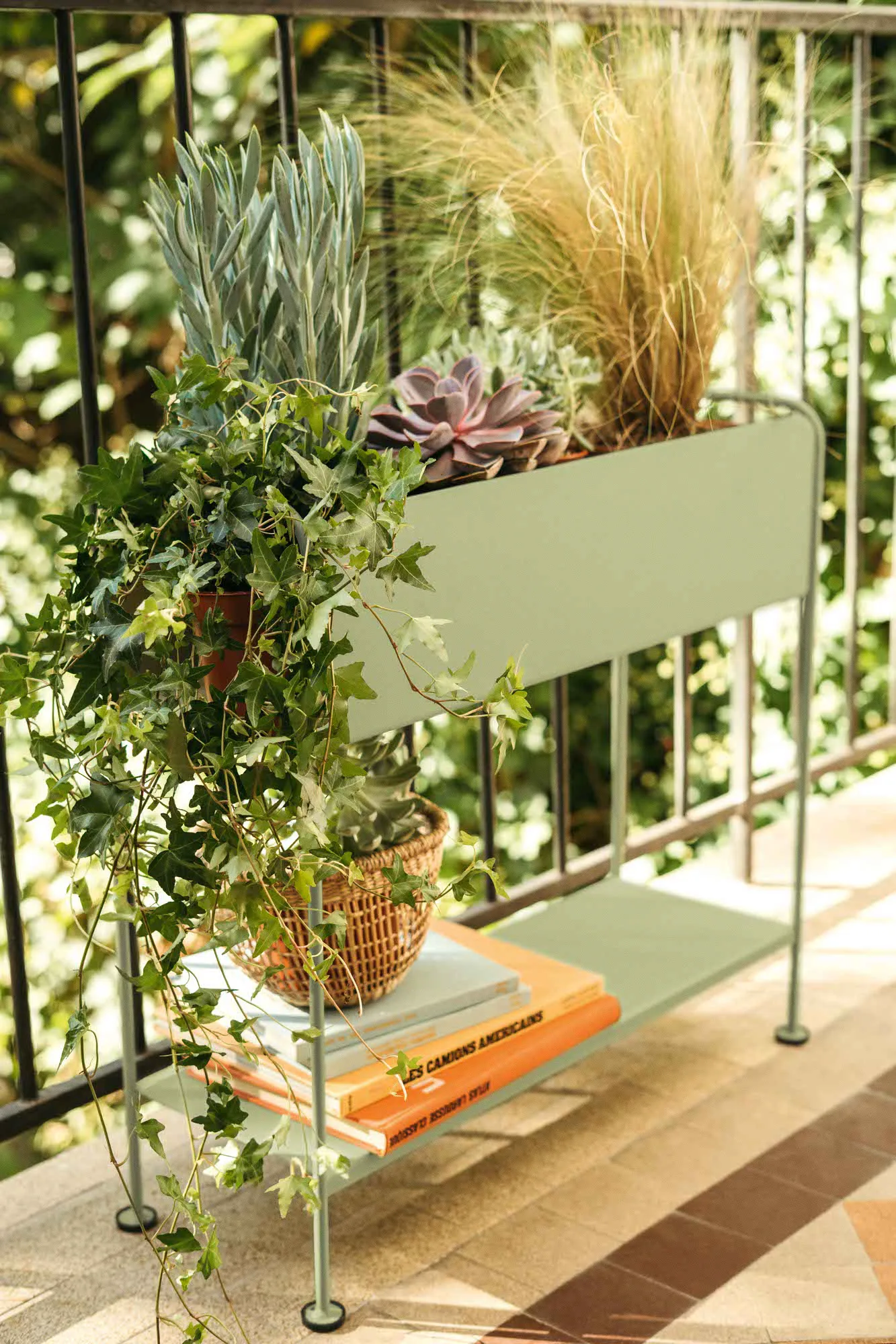 Picolino plant holder h.63 cm, Black cherry (vinröd) Fermob