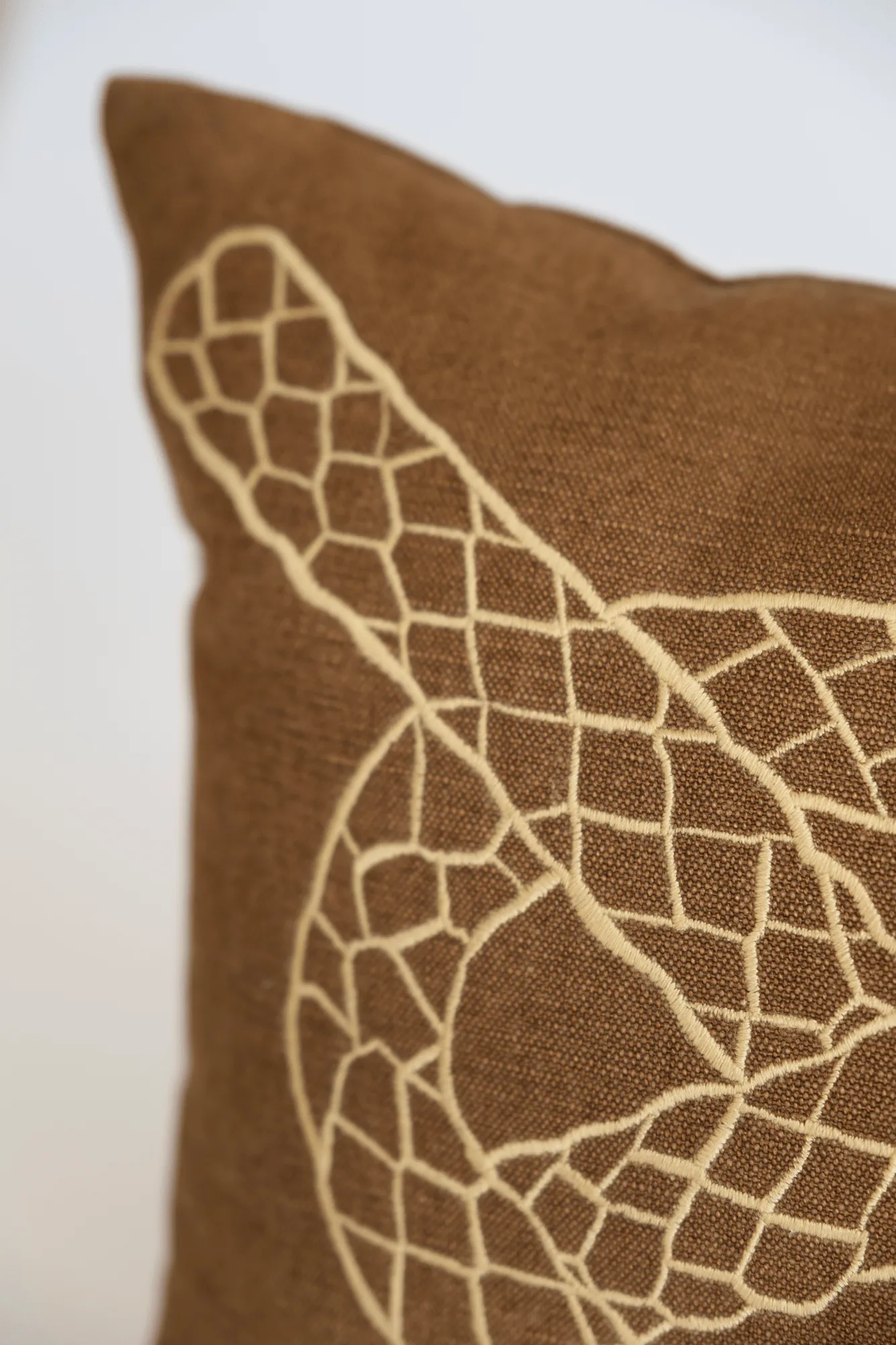 Knop kuddfodral, Brun-guld-blå, 27x40 cm Fine Little Day