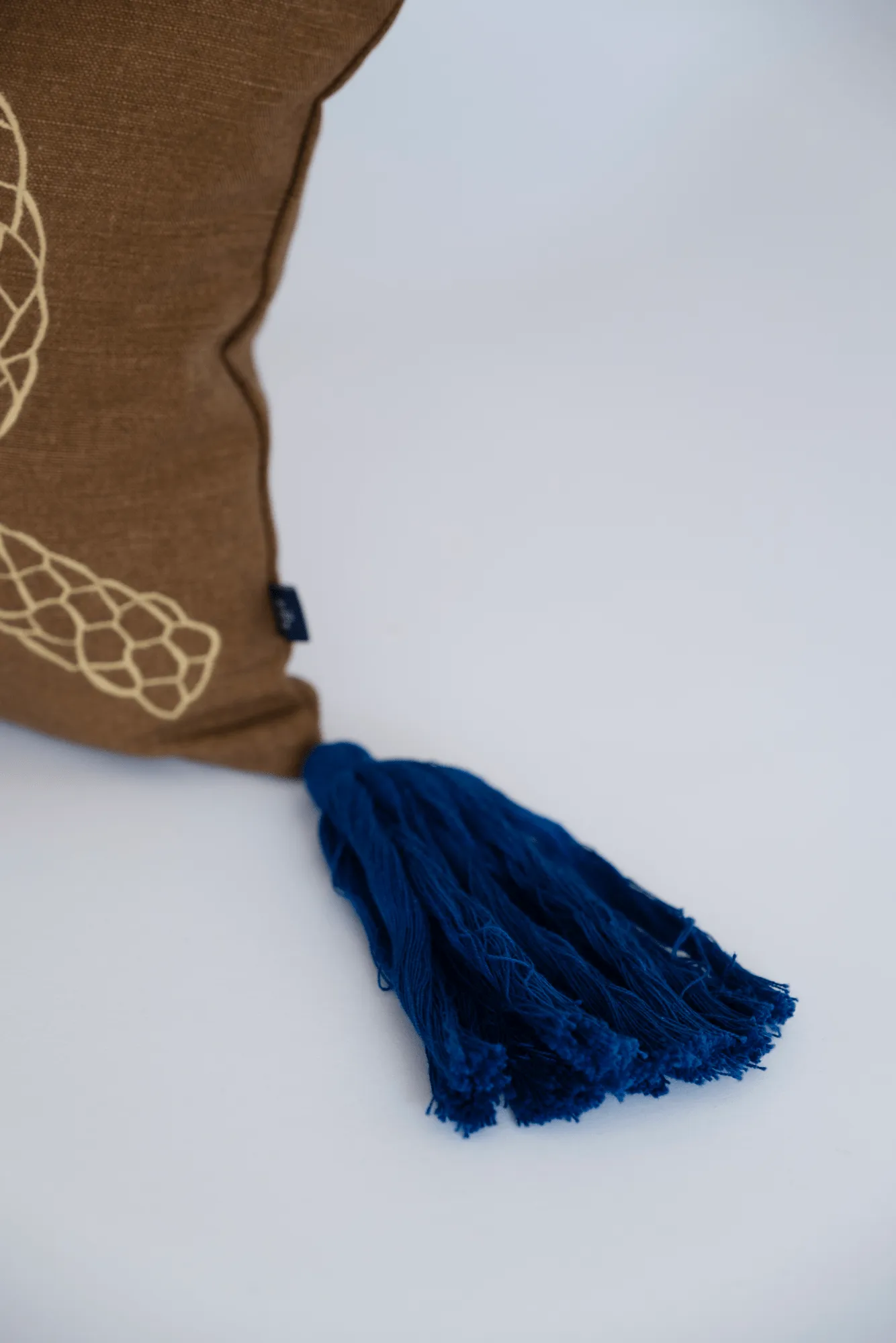 Knop kuddfodral, Brun-guld-blå, 27x40 cm Fine Little Day