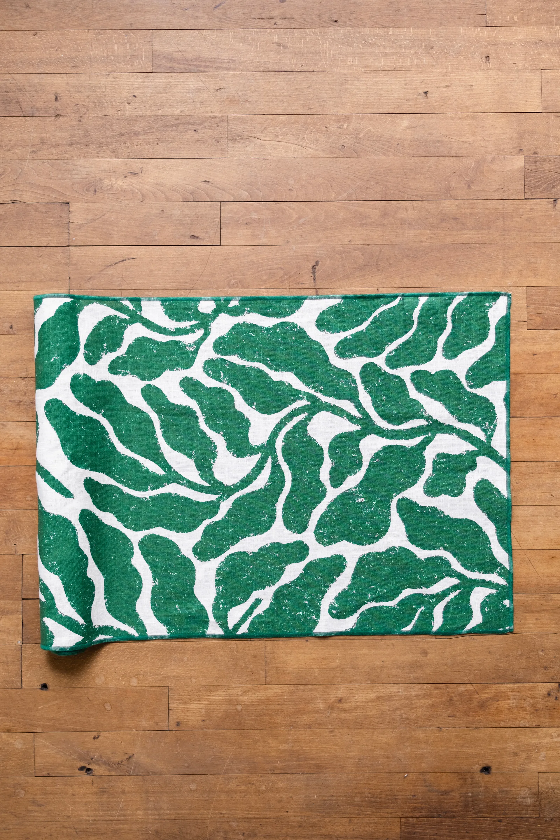 Leaves löpare 45x180 cm, Green Fine Little Day