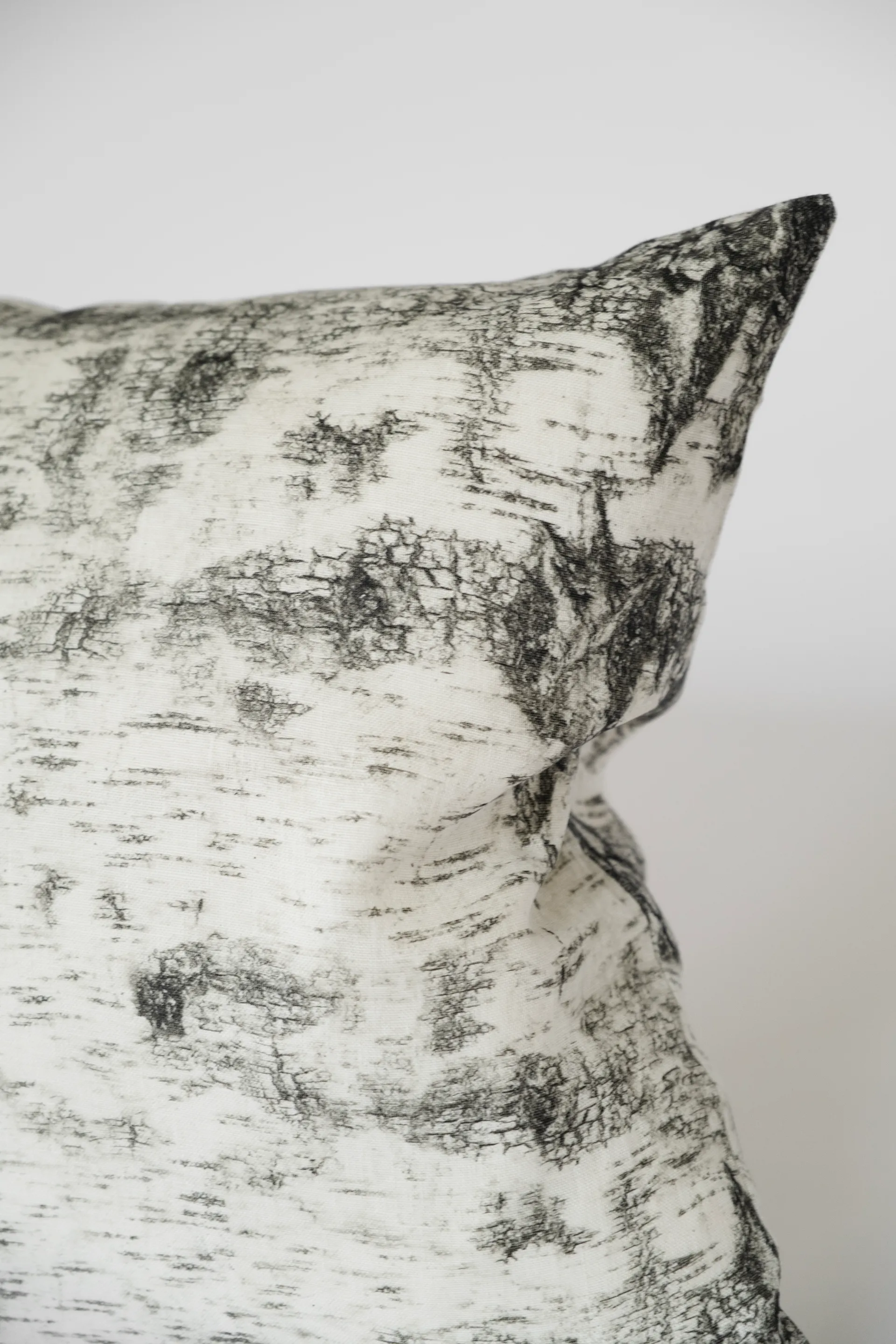 Näver kuddfodral 48x48 cm, Black-white Fine Little Day