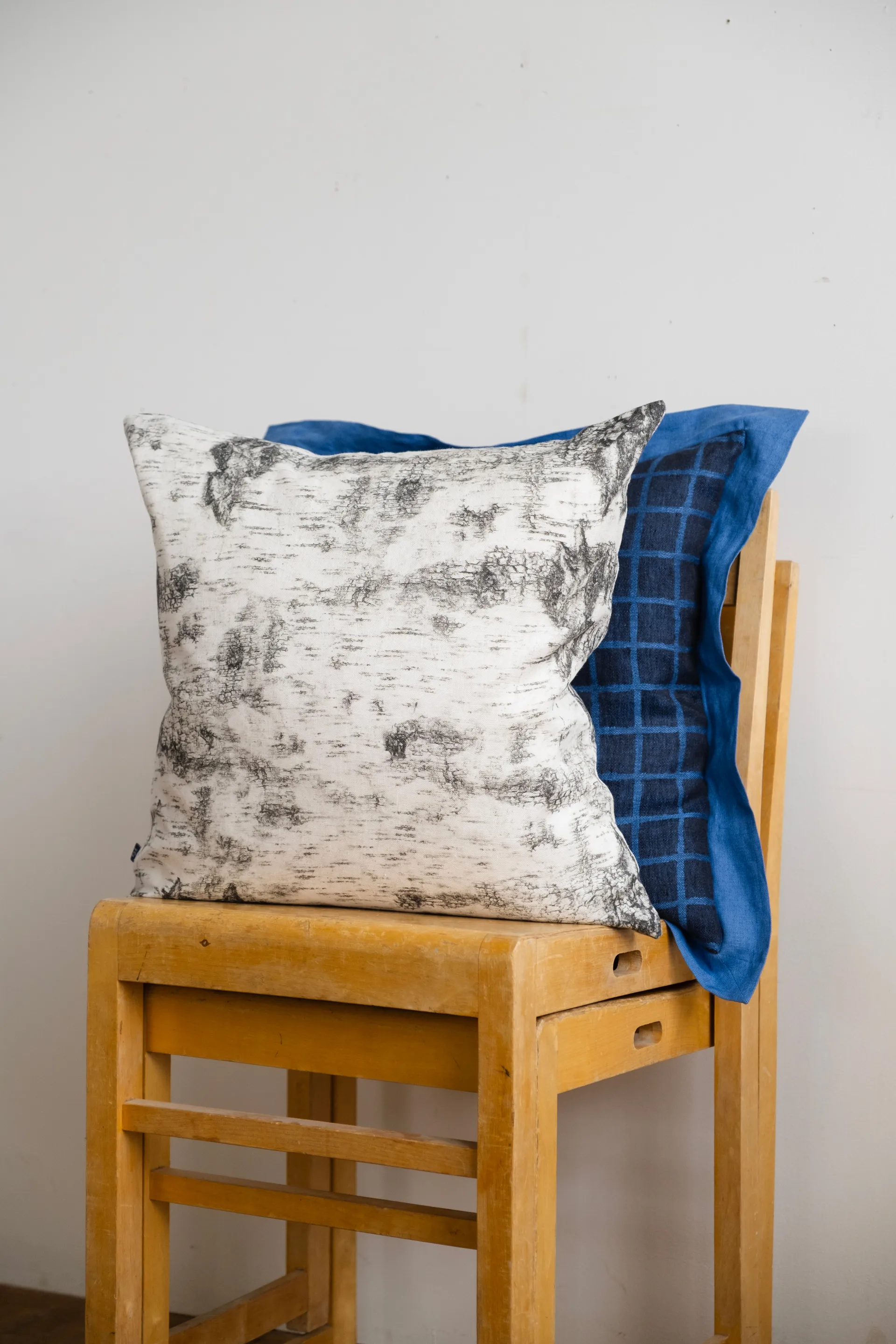 Näver kuddfodral 48x48 cm, Black-white Fine Little Day