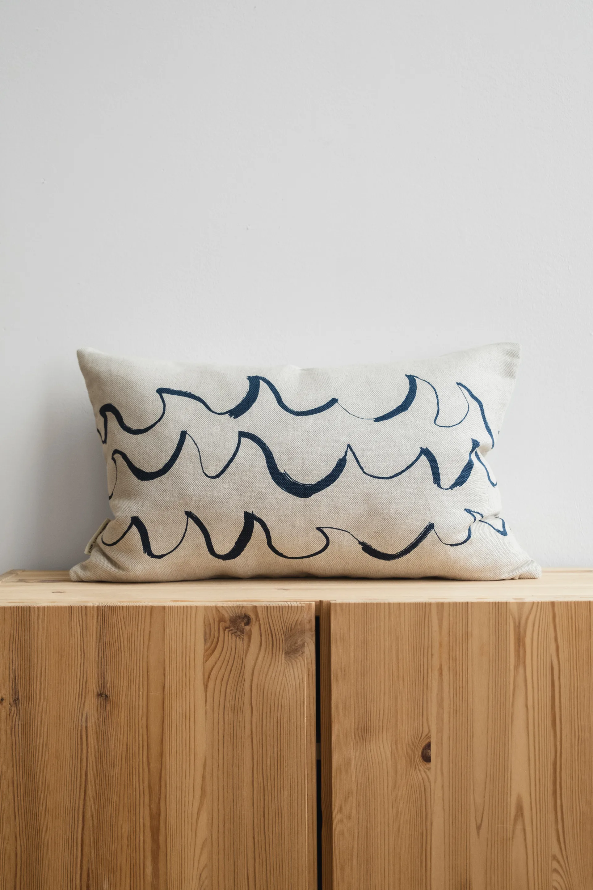 Wave kuddfodral 38x58 cm, Blå Fine Little Day