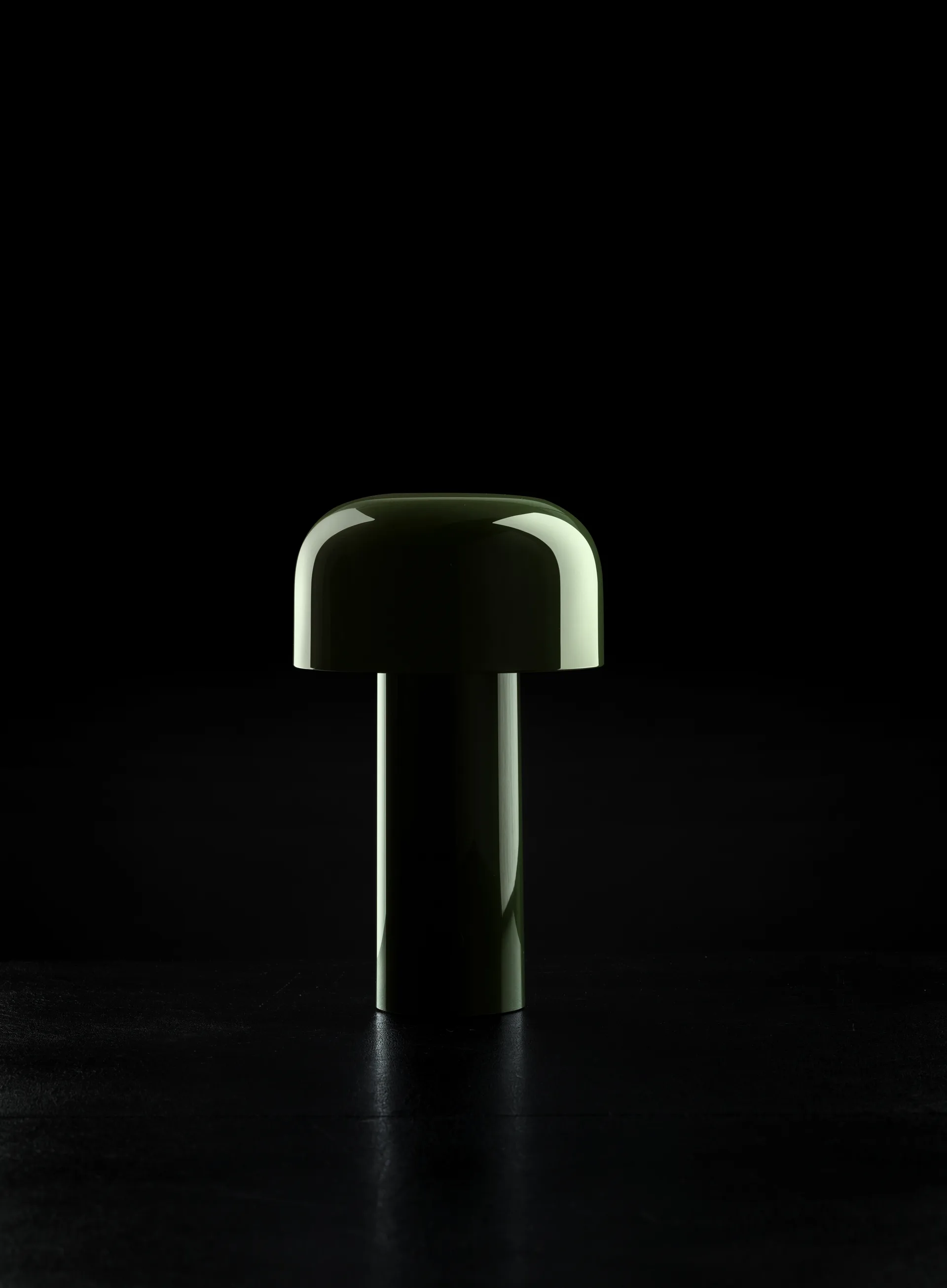 Bellhop bordslampa portabel, Glossy green, IP54 (inom/utomhus) Flos