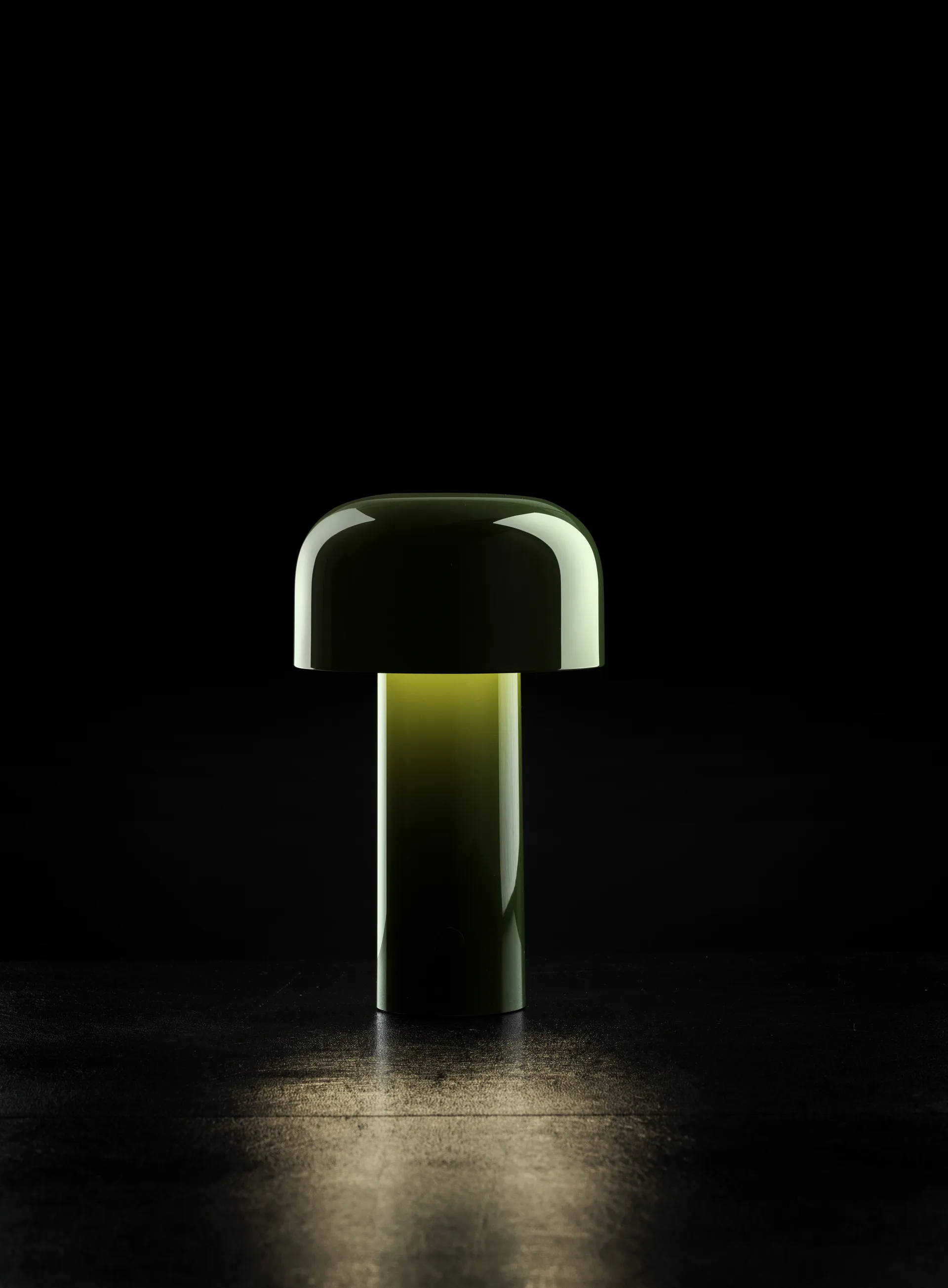 Bellhop bordslampa portabel, Glossy green, IP54 (inom/utomhus) Flos