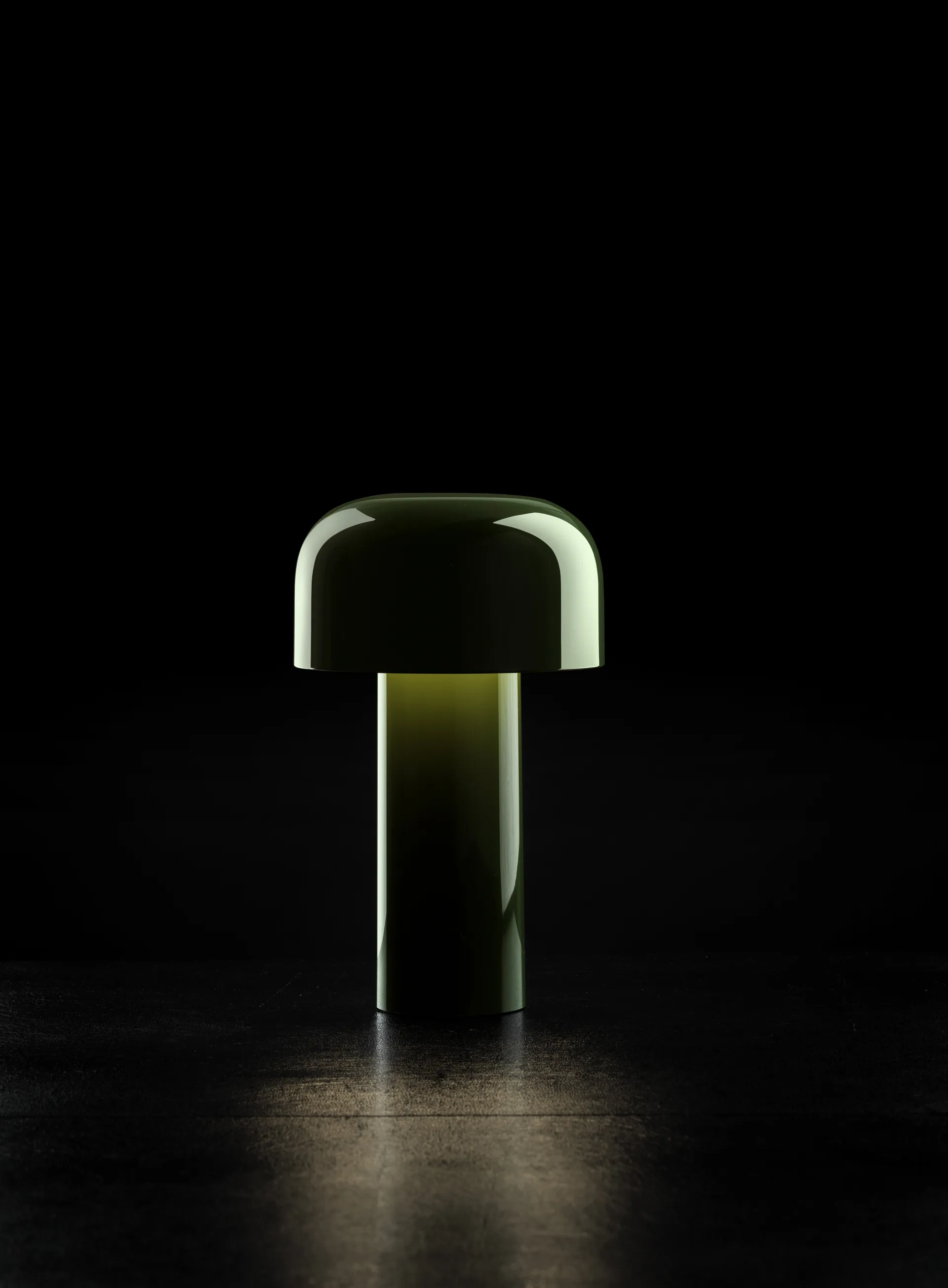 Bellhop bordslampa portabel, Glossy green, IP54 (inom/utomhus) Flos