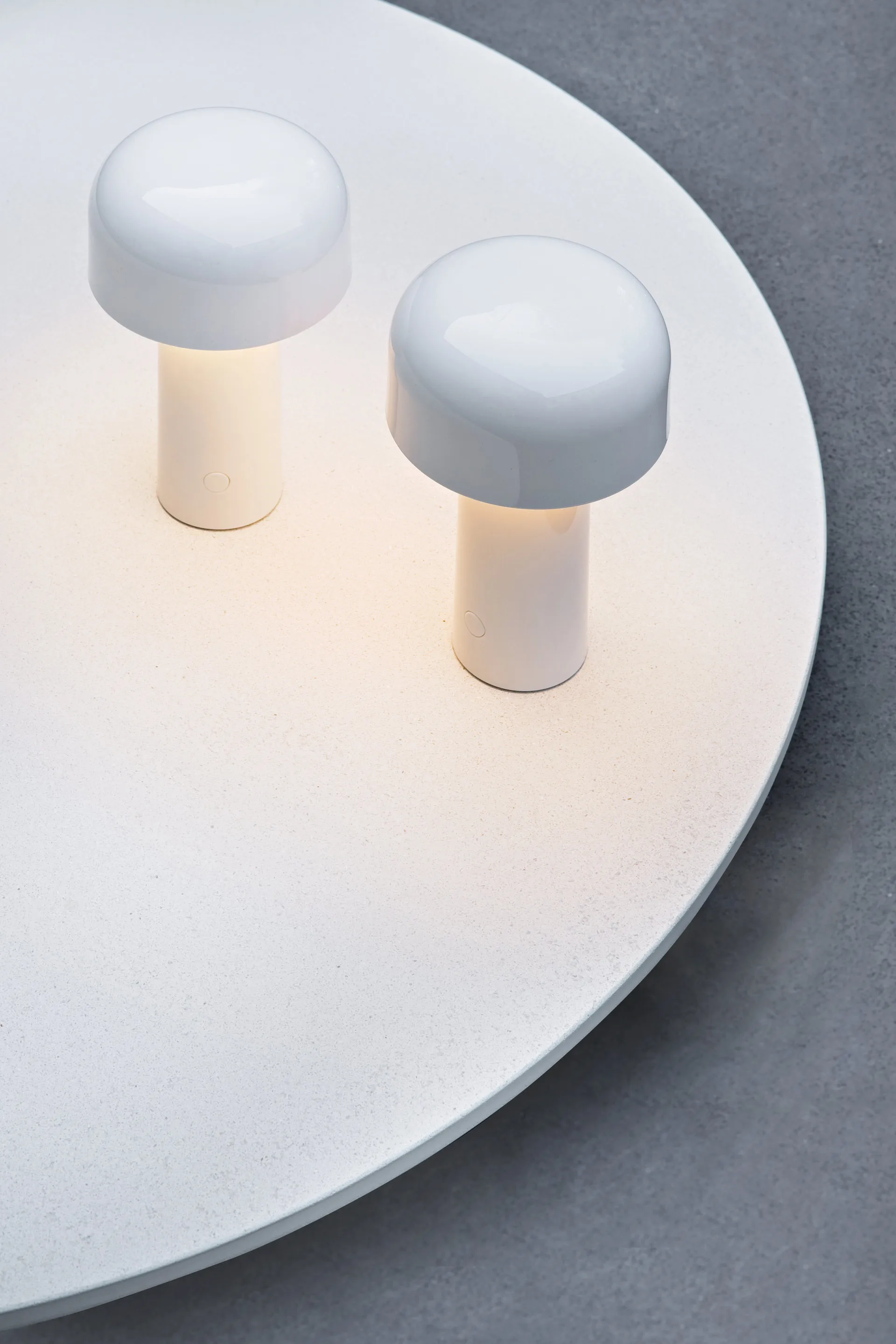 Bellhop bordslampa portabel, White, IP54 (inom/utomhus) Flos