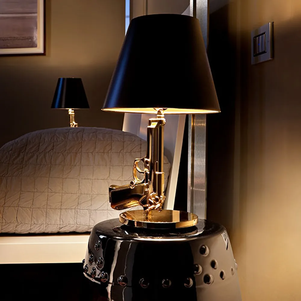 Gun Bedside bordslampa, Guld Flos