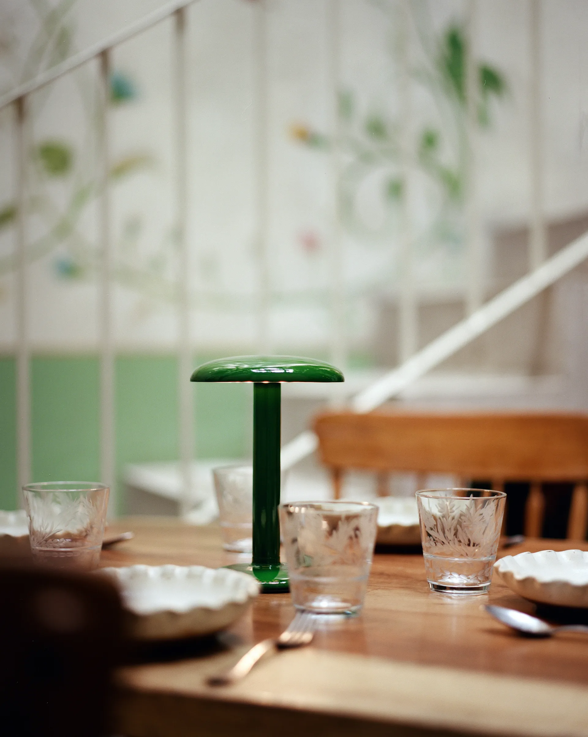 Gustave Residential bordslampa portabel, Lacquered green Flos