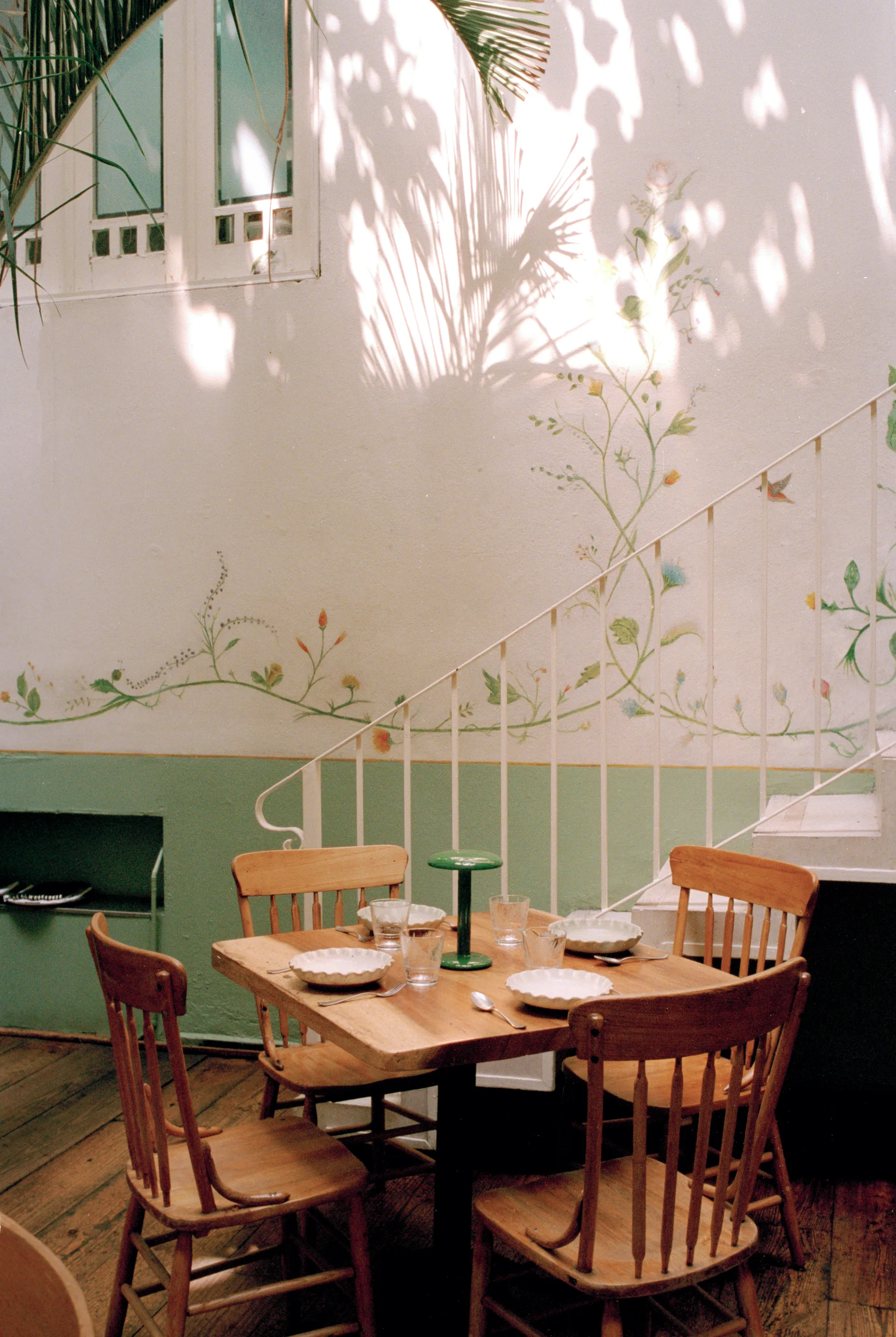 Gustave Residential bordslampa portabel, Lacquered green Flos