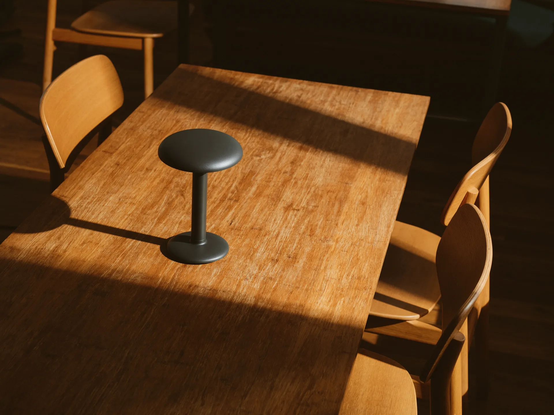 Gustave Residential bordslampa portabel, Matte anthracite Flos