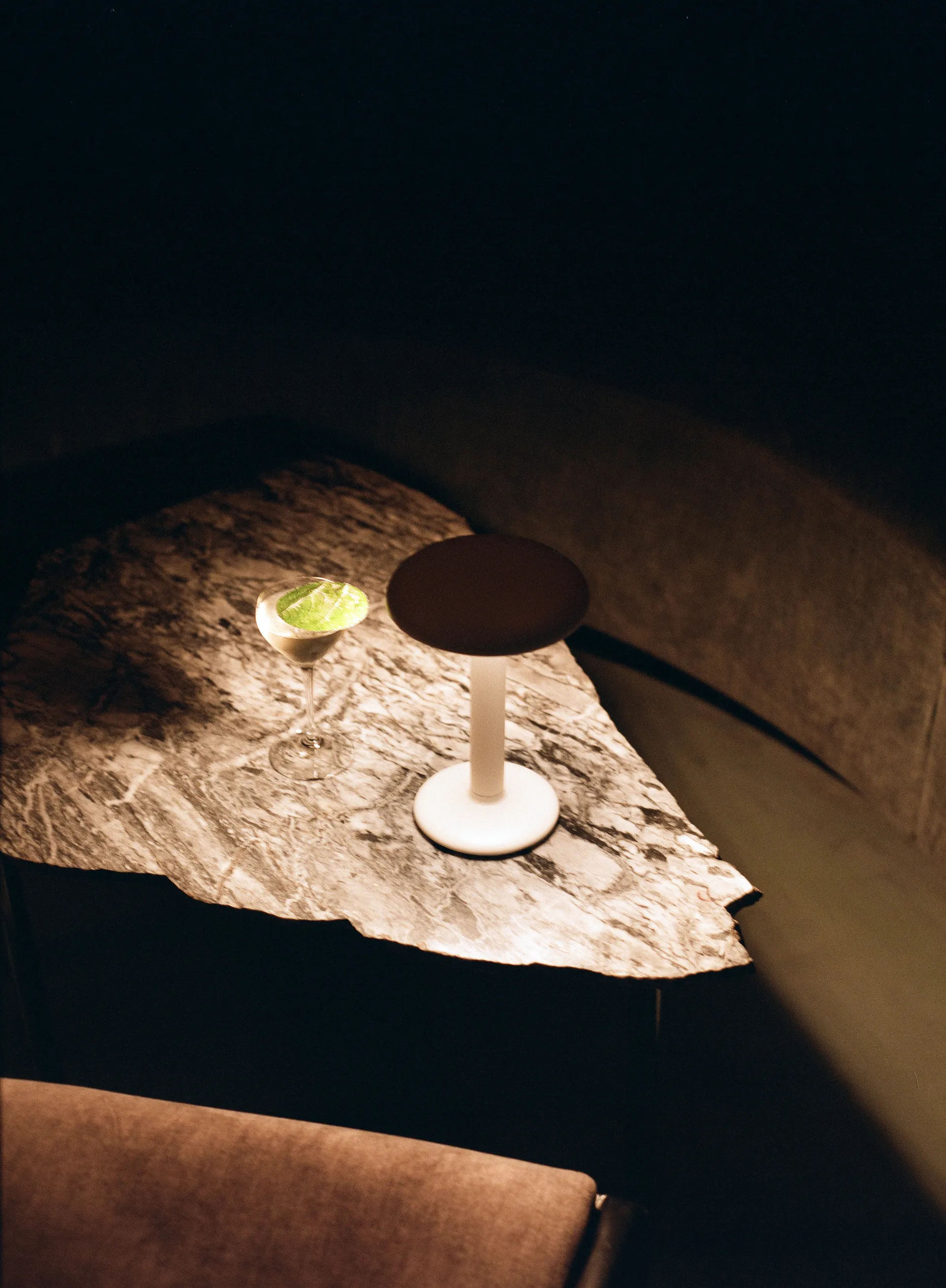 Gustave Residential bordslampa portabel, Matte white Flos