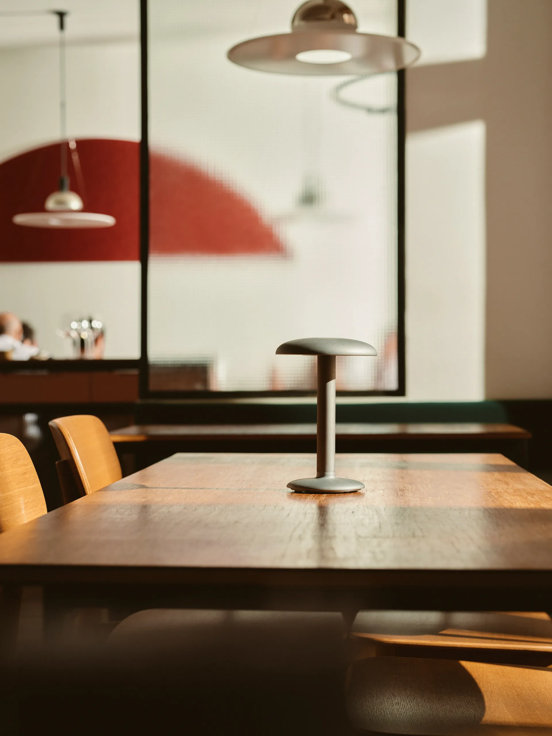 Gustave Residential bordslampa portabel, Raw aluminium Flos