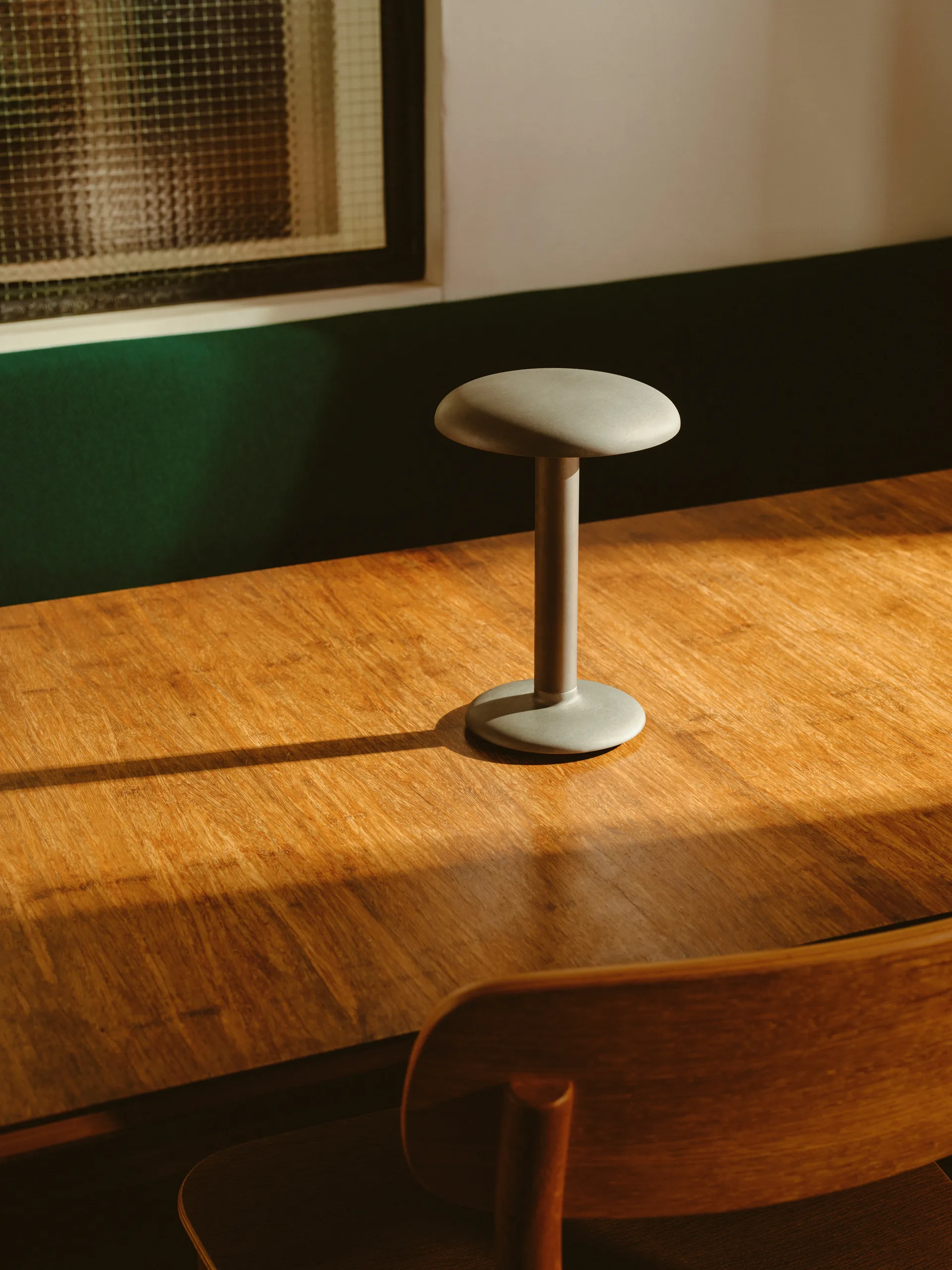 Gustave Residential bordslampa portabel, Raw aluminium Flos