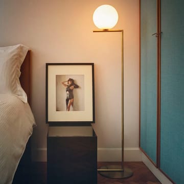 IC lights F1 golvlampa - borstad mässing, opal - Flos