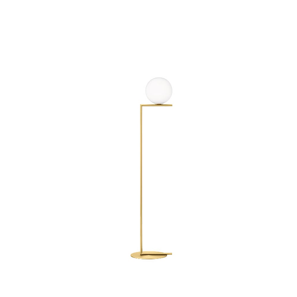 Flos IC lights F1 golvlampa borstad mässing, opal | Skandinavisk Design | Golvlampor | Guldfärgad