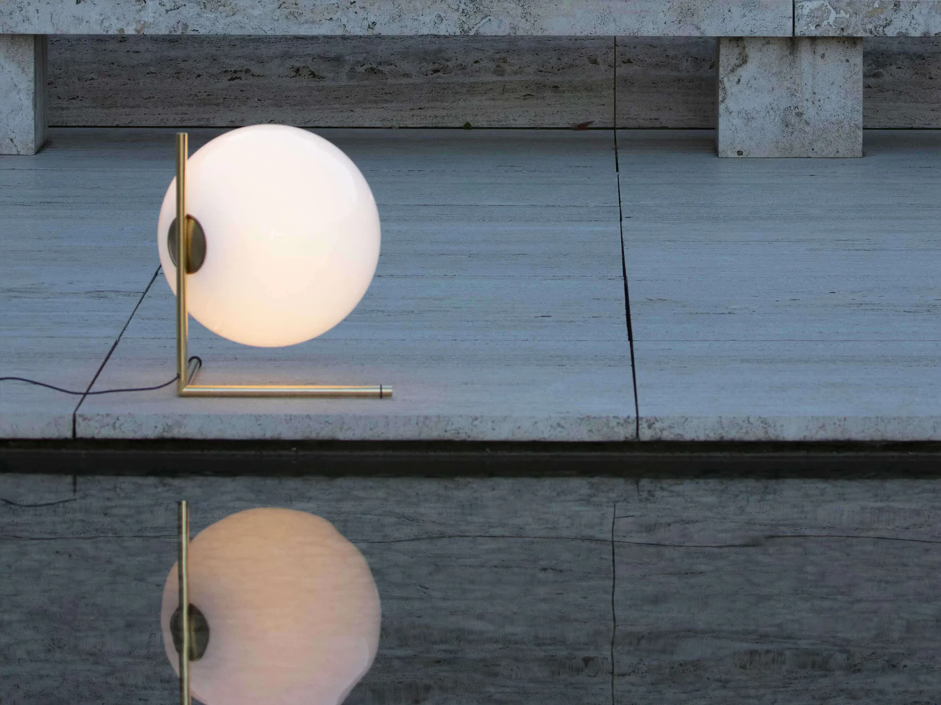 IC T3 bordslampa 52,4 cm, Gold Flos