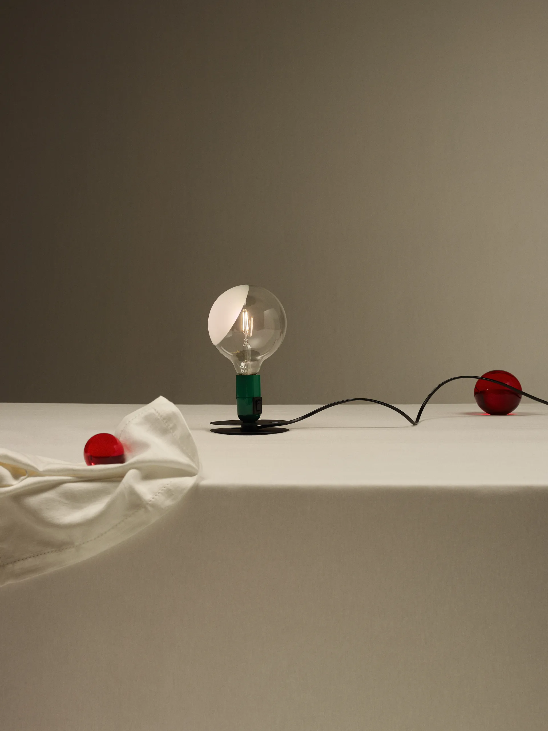 Lampadina bordslampa, Grön Flos