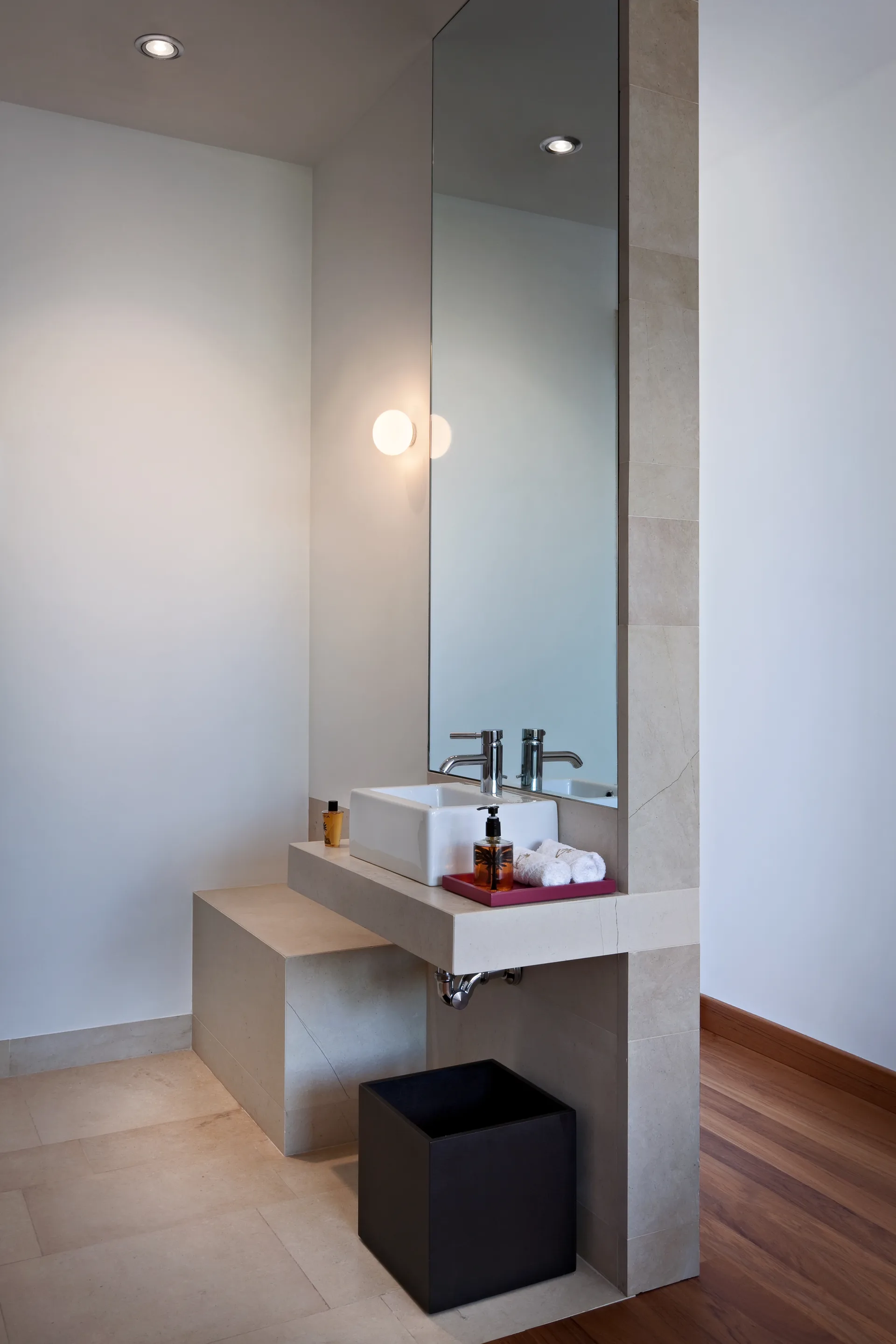 Mini Glo-Ball CW vägg- och taklampa spegelmontering, Vit Flos