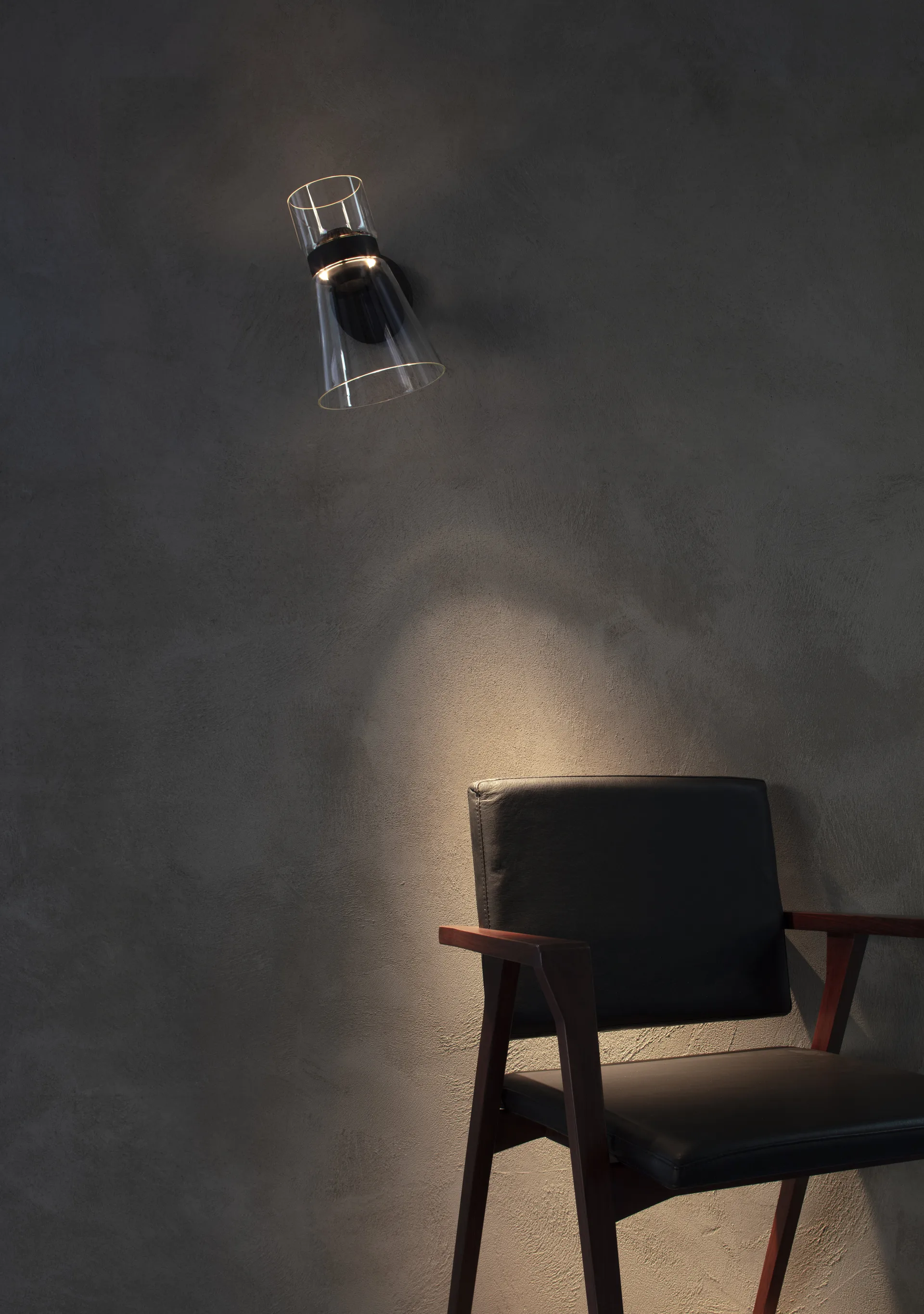 Nocturne Cone vägglampa - Svart,  Flos