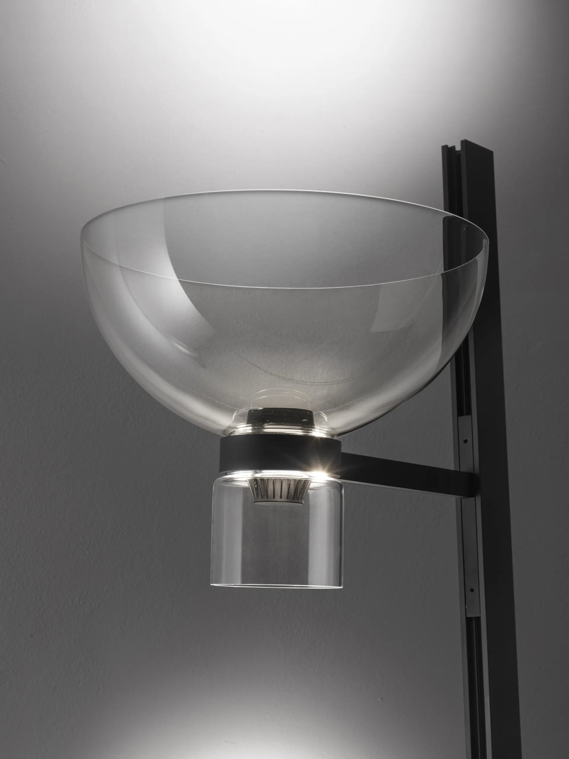 Nocturne F1 bowl golvlampa - svart,  Flos