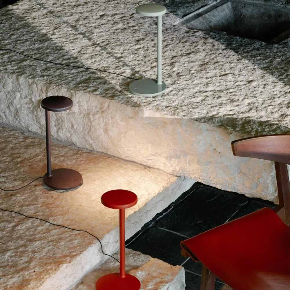 Oblique bordslampa, Brun Flos