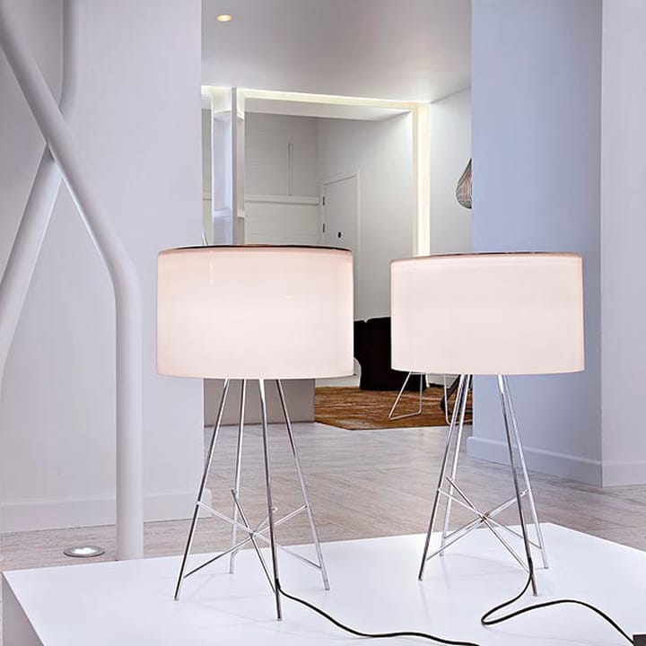 Ray T bordslampa, svart/krom Flos