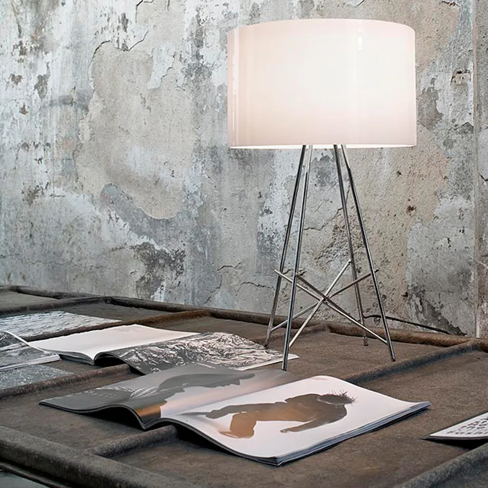 Ray T bordslampa, Vit-krom Flos