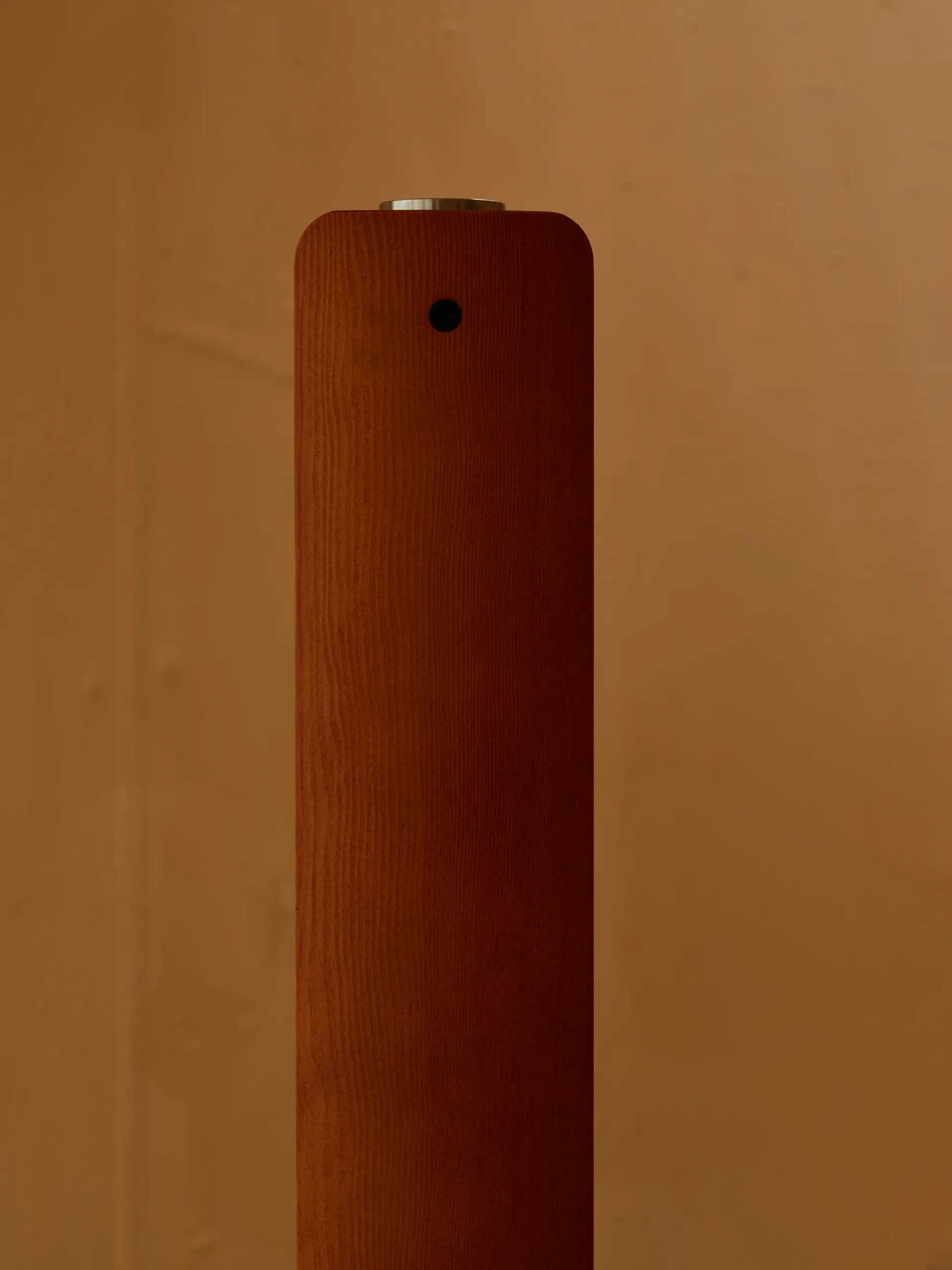 Seki-han golvlampa 226 cm, Heat treatened ash-black metal Flos