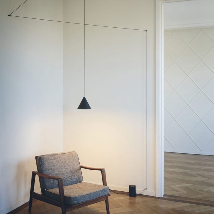 String Light Cone pendel - svart, 12m kabel - Flos