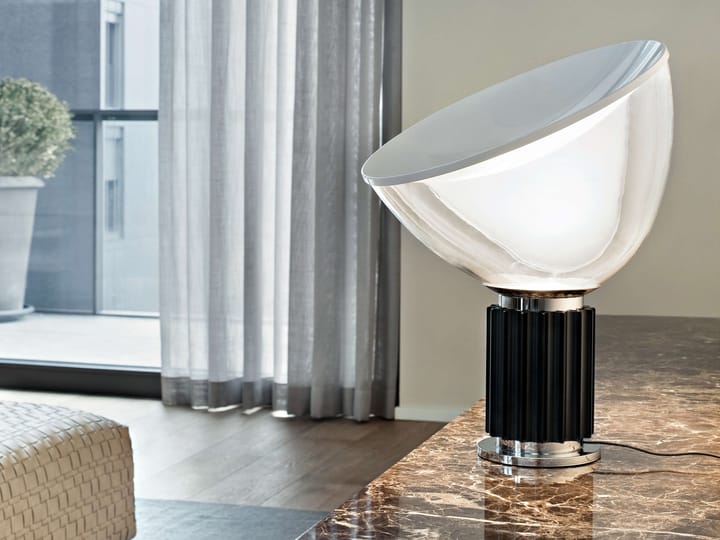 Taccia PMMA bordslampa, svart, led Flos