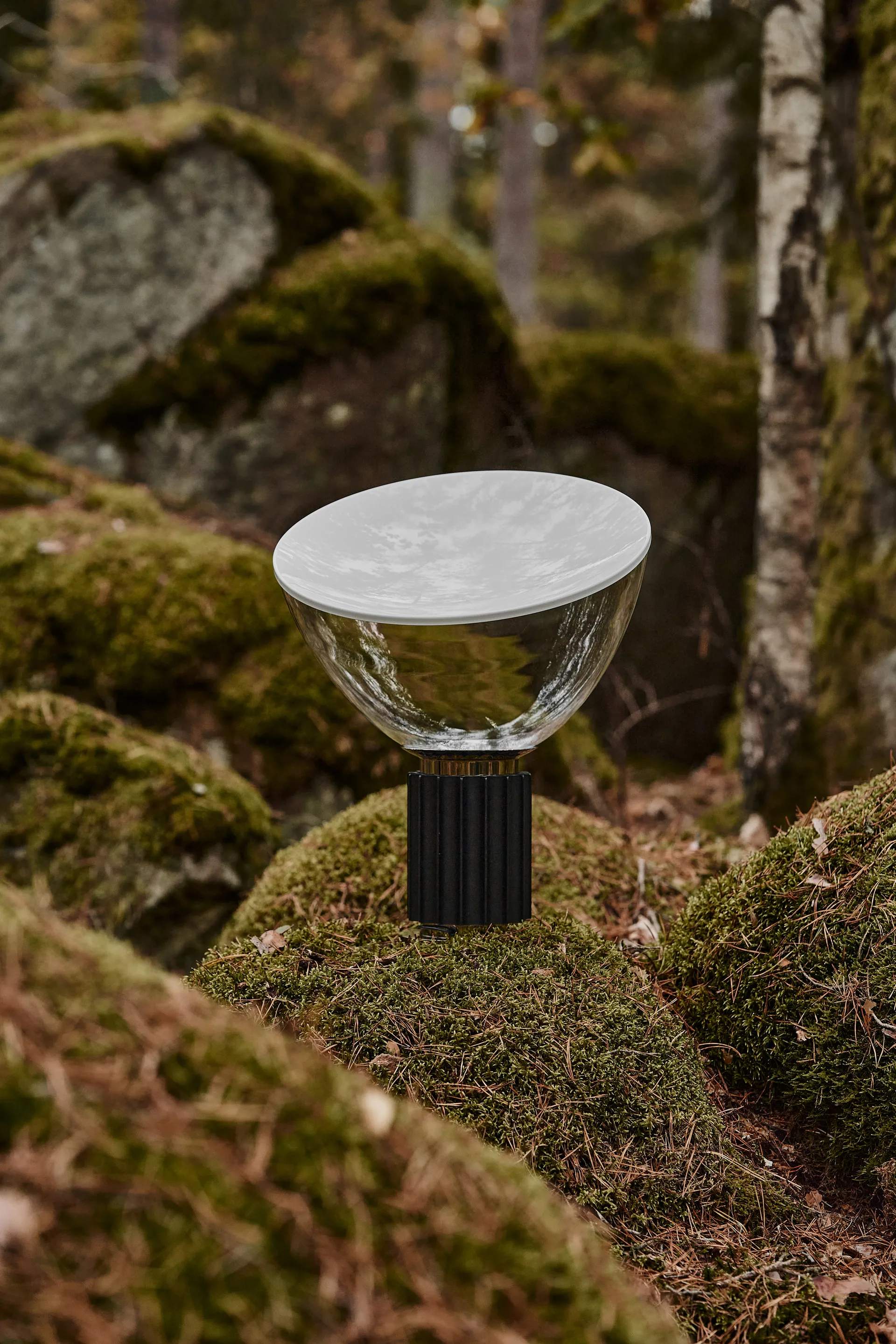 Taccia Small bordslampa LED 48,5 cm, Svart-glaskupa Flos
