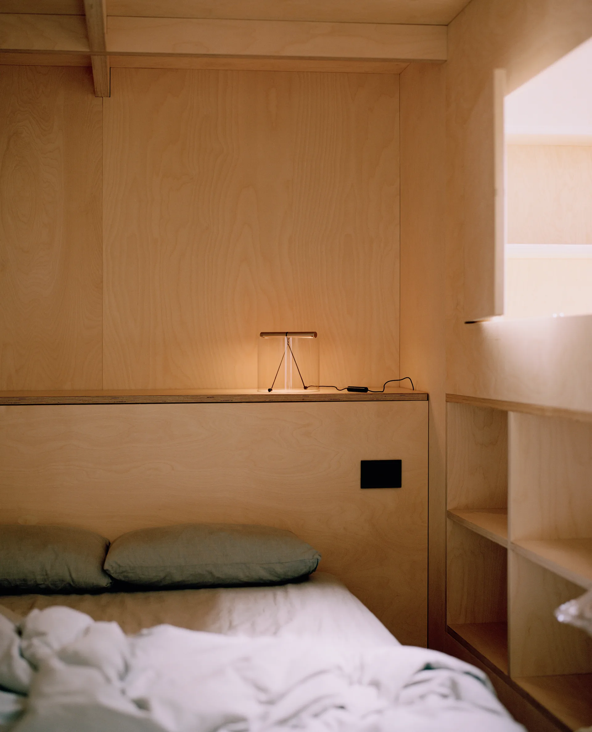 To-Tie T1 bordslampa, Anodiserat aluminium Flos