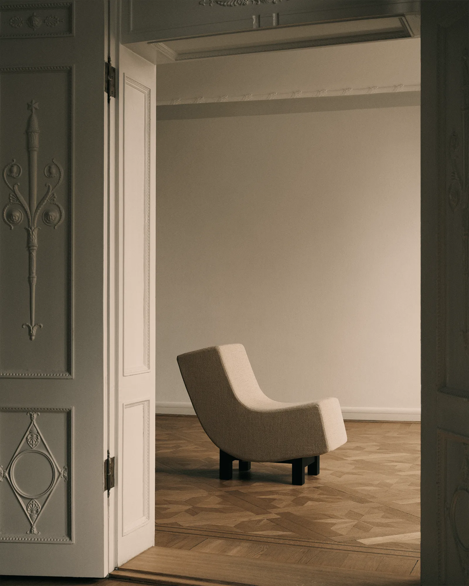 BD1 Lounge Chair, Tyg Ecriture 240-svart ek Fogia