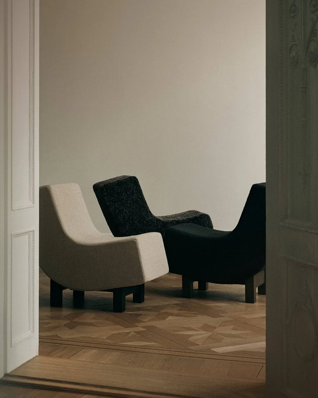 BD1 Lounge Chair, Tyg Karakorum 001-lackerad ek Fogia