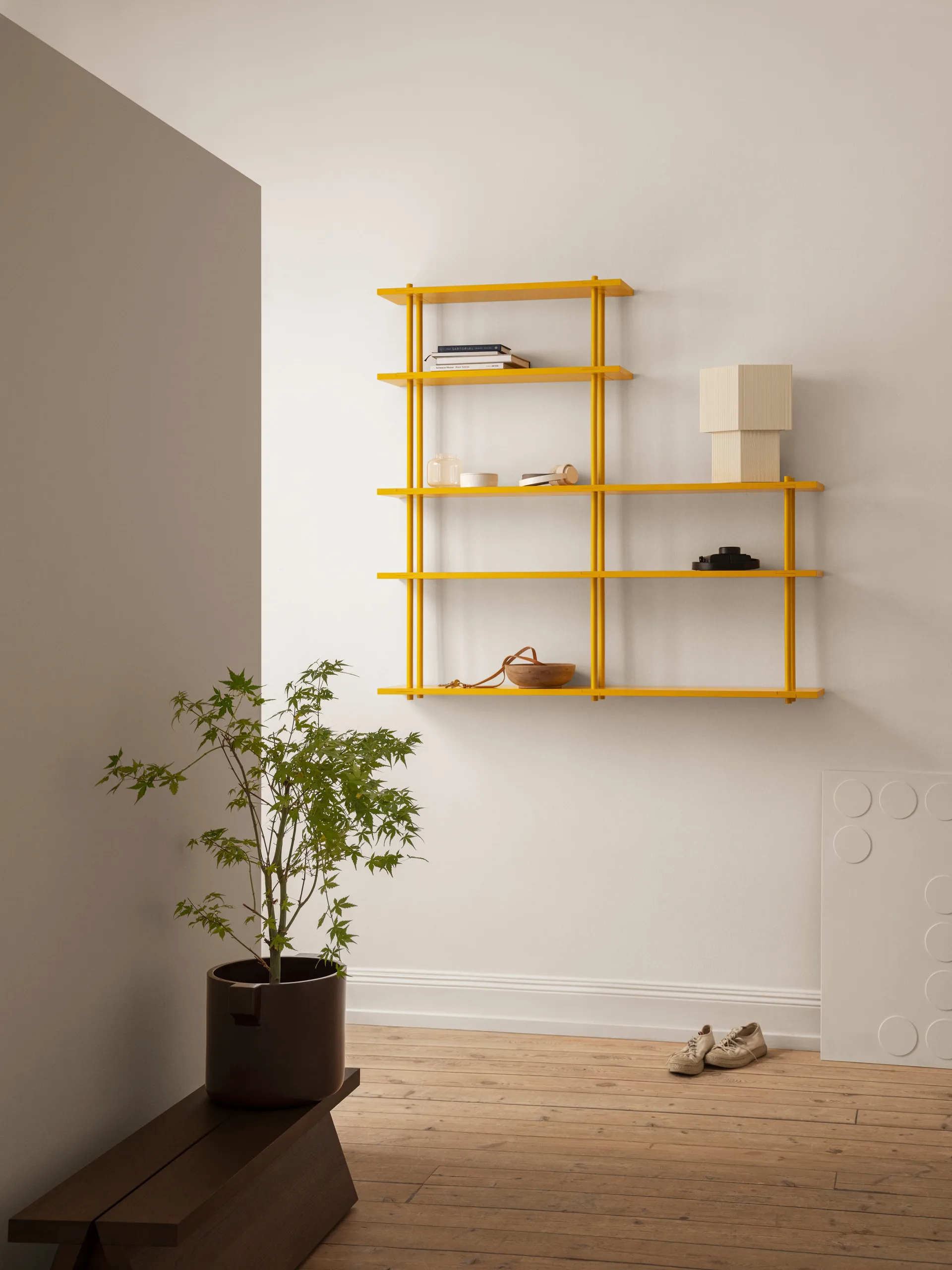 Bond hylla vägg W103, Gul lackad björk Fogia