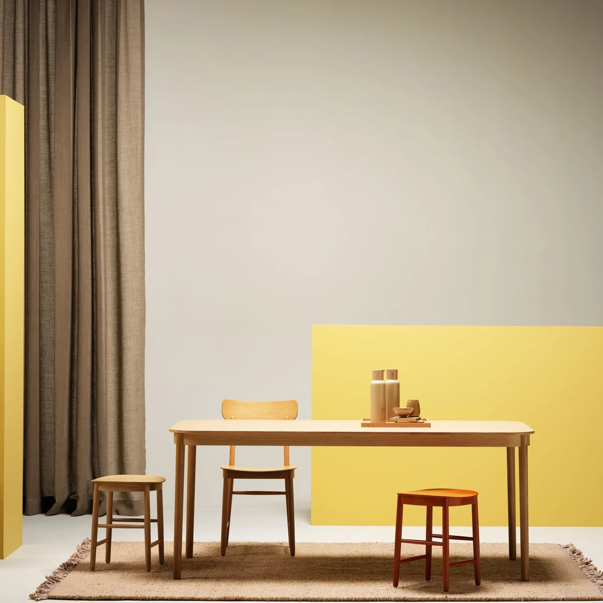 Figurine matbord, ek lack Fogia