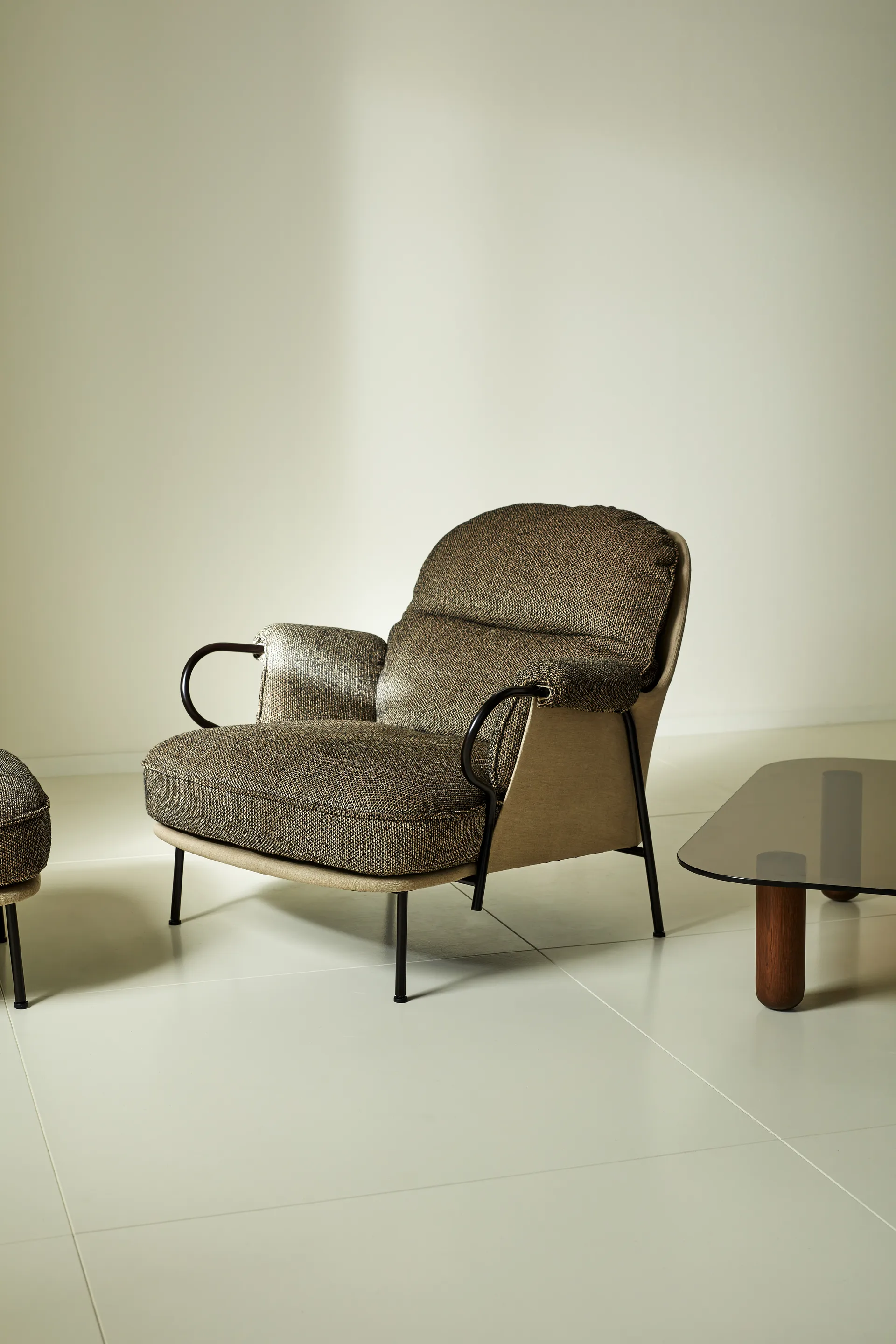 Lyra loungefåtölj & fotpall - Brown Fogia