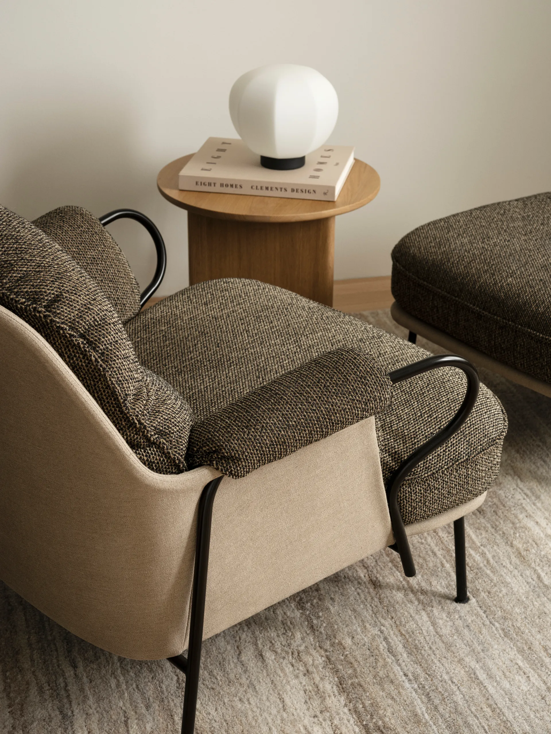 Lyra loungefåtölj & fotpall - Brown Fogia