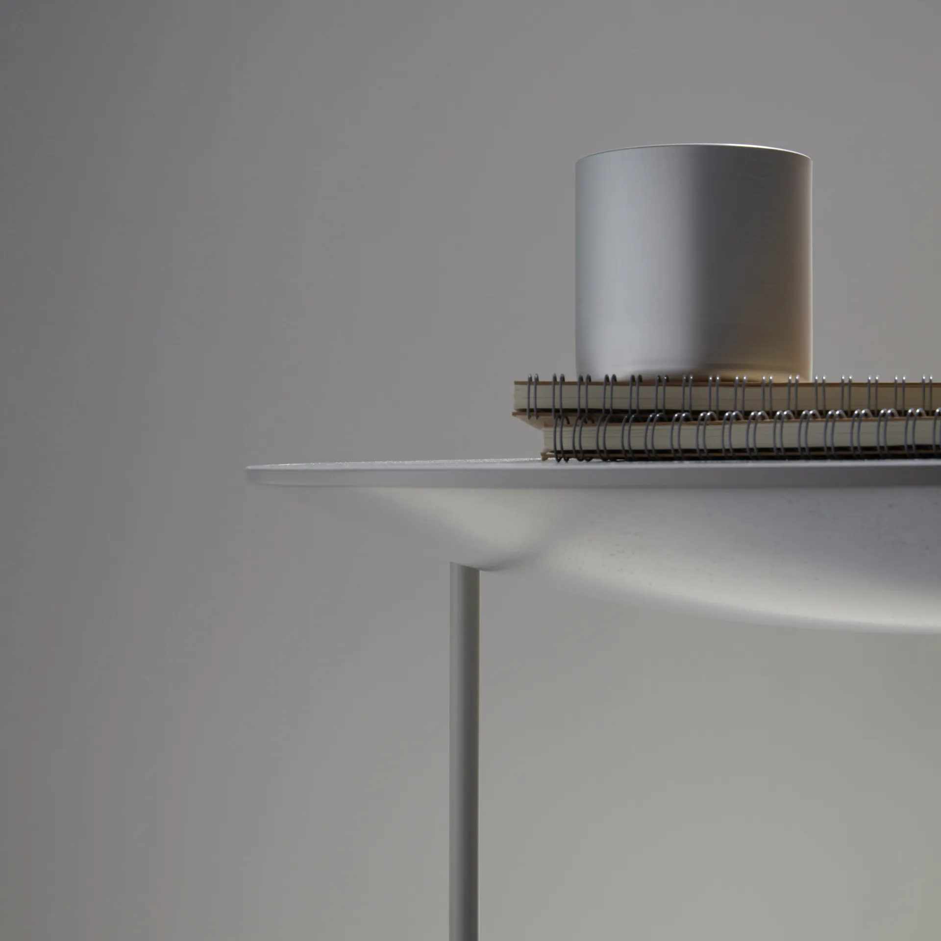 Pastille bord, ek lack, pärlvitt stativ Fogia