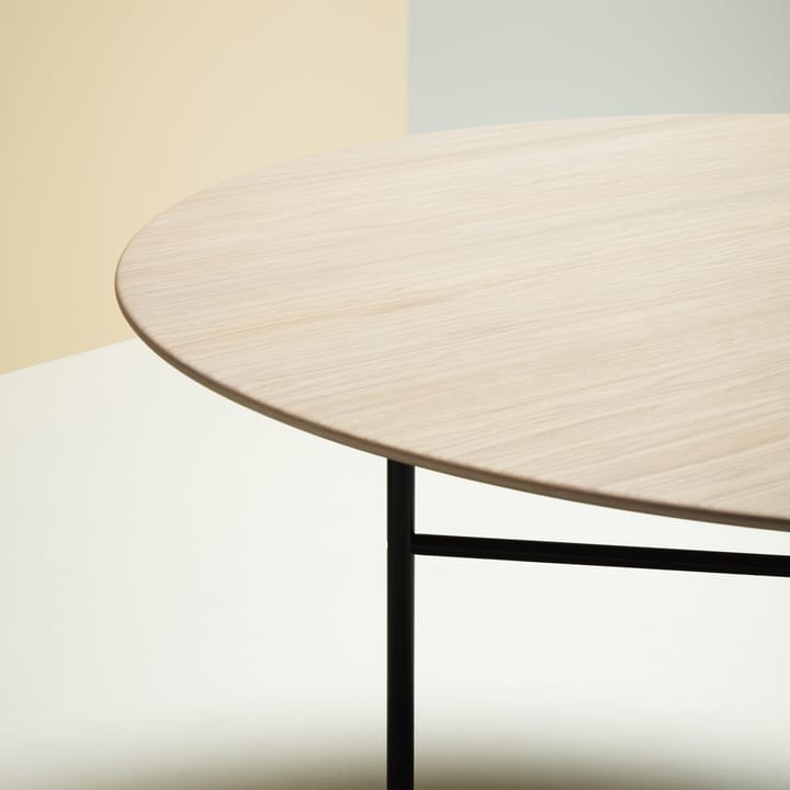 Supper matbord ek Ø127 cm, ek vitpigment, svart underrede Fogia
