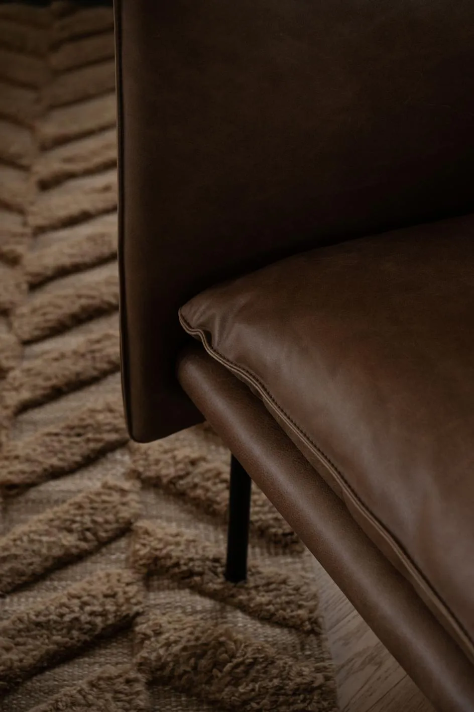 Tiki soffa 3-sits, Vintage Tabacco-svarta stålben Fogia