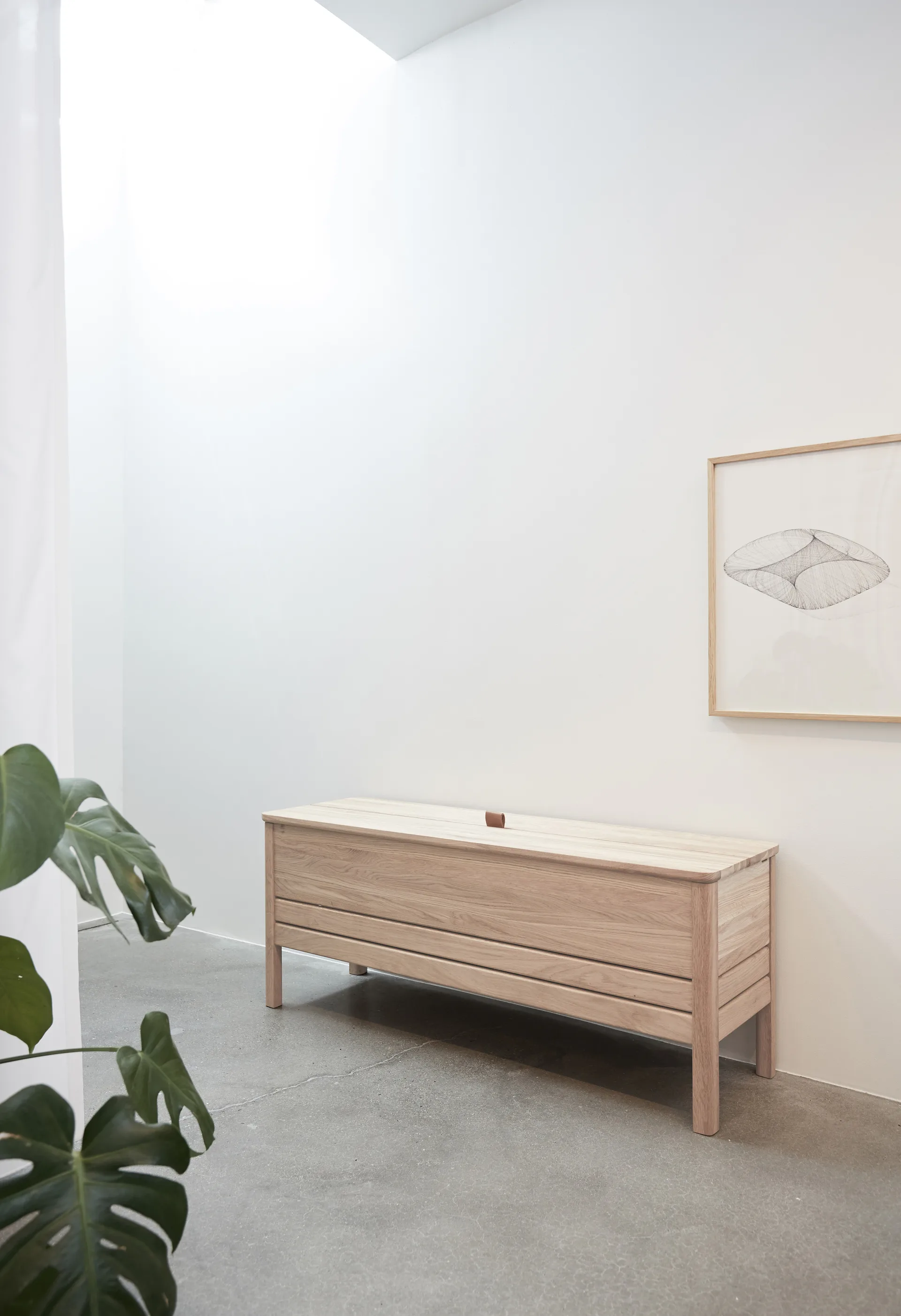 A Line förvaringsbänk 111 cm, Vit ek Form & Refine