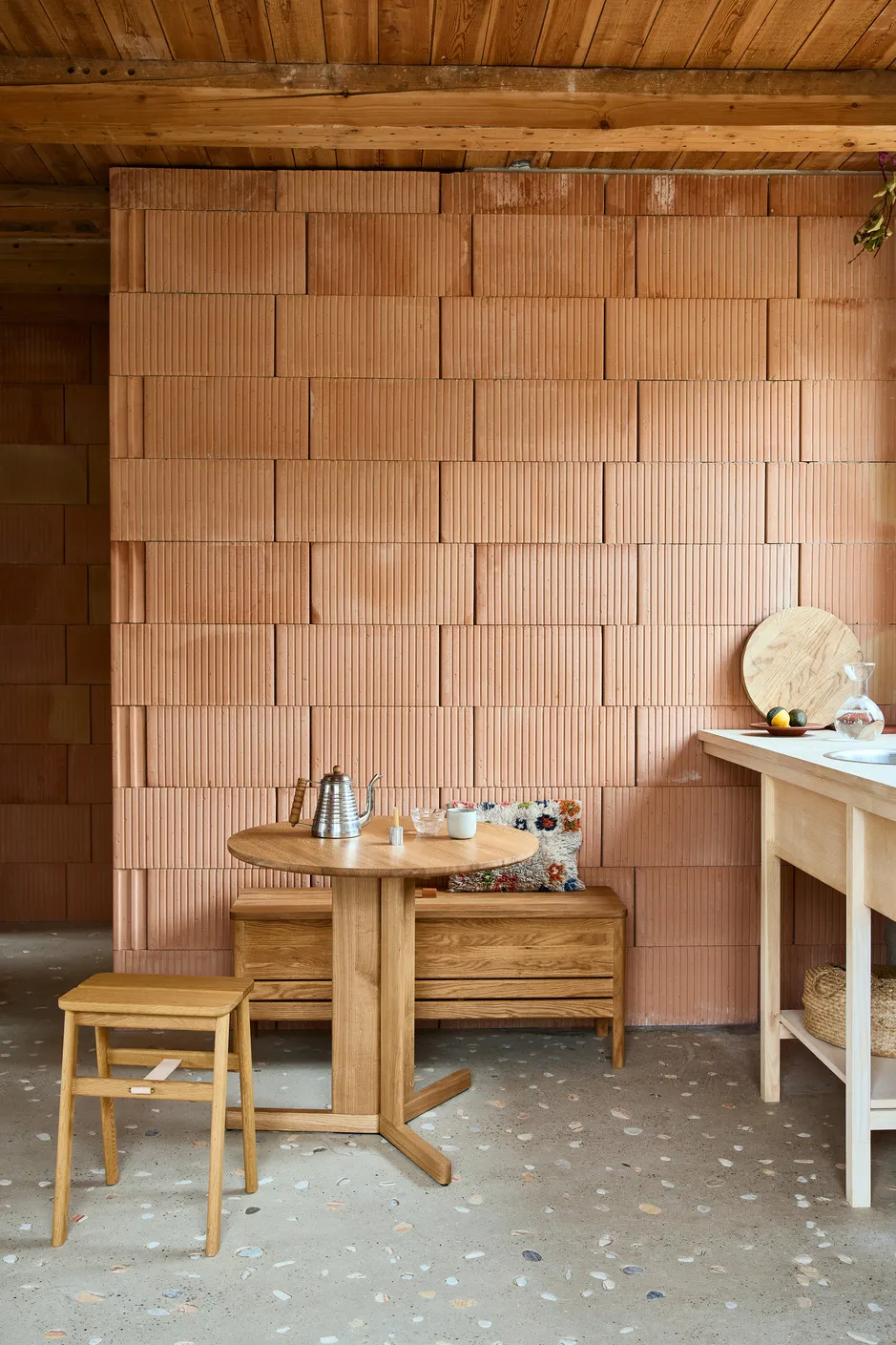 Trefoil matbord Ø75 cm, Ek Form & Refine