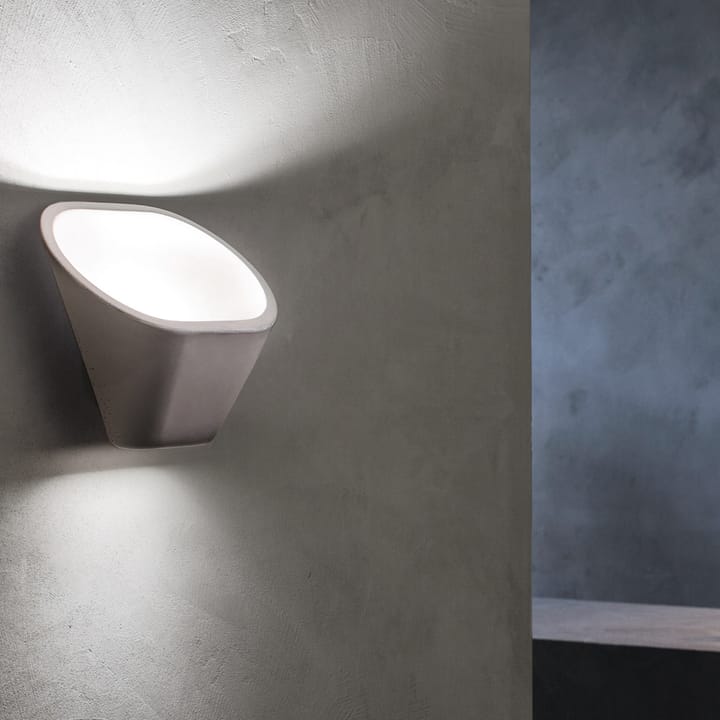 Aplomb vägglampa, grå Foscarini