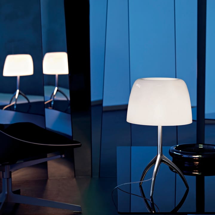 Lumiere Piccola Dimbar bordslampa, Varmvit skärm-svartkrom fot Foscarini