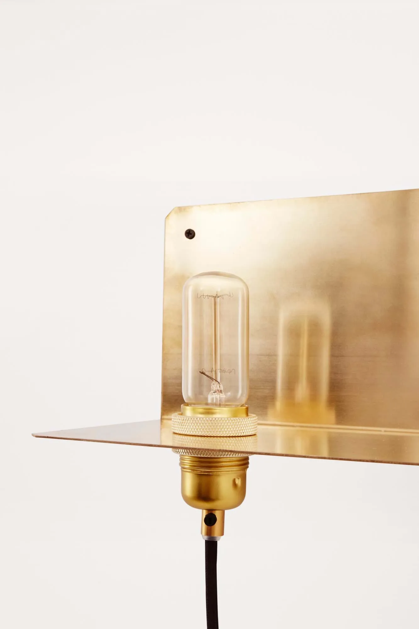 90° Wall Light vägglampa, Brass FRAMA